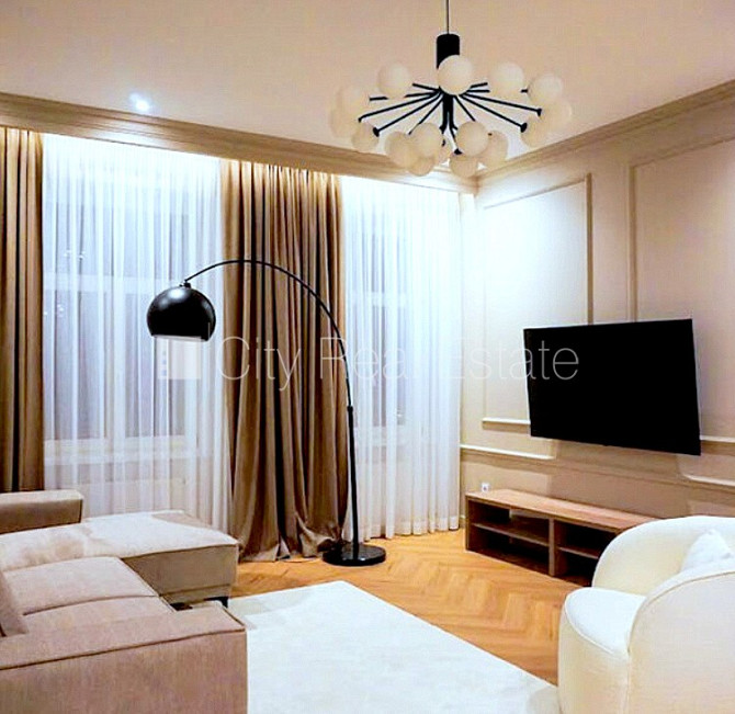 Fasādes māja, renovēta māja, teritorijas iebrauktuves vārti aprīkoti ar automatizētu Rīga - foto 2