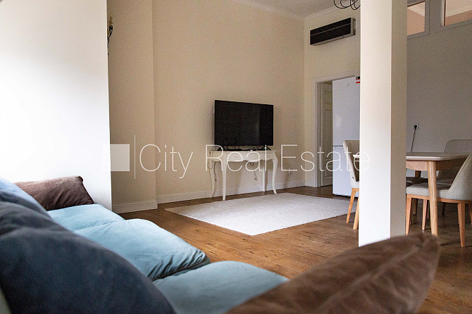 Fasādes māja, renovēta māja, nomainītas inženierkomunikācijas, labiekārtota apzaļumota Rīga - foto 7