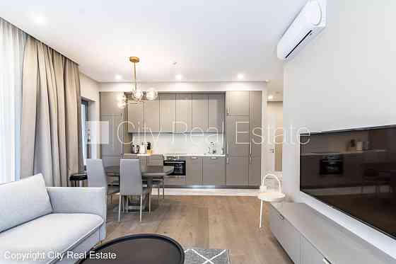 Новостройка, благоустроенный озеленённый двор, закрытый двор, территория Юрмала