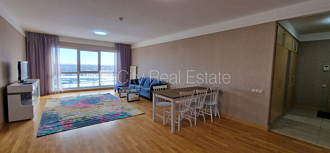 Fasādes māja, labiekārtota apzaļumota teritorija, ieeja no ielas, teritorijas stāvlaukums Rīga - foto 15