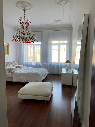 Fasādes māja, renovēta māja, vieta automašīnai, ieeja no ielas un pagalma, kāpņu telpa pēc Rīga - foto 18