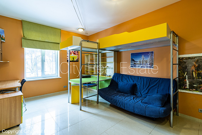 Благоустроенный озеленённый двор, территория обнесена забором, гараж на одну Юрмала - изображение 17