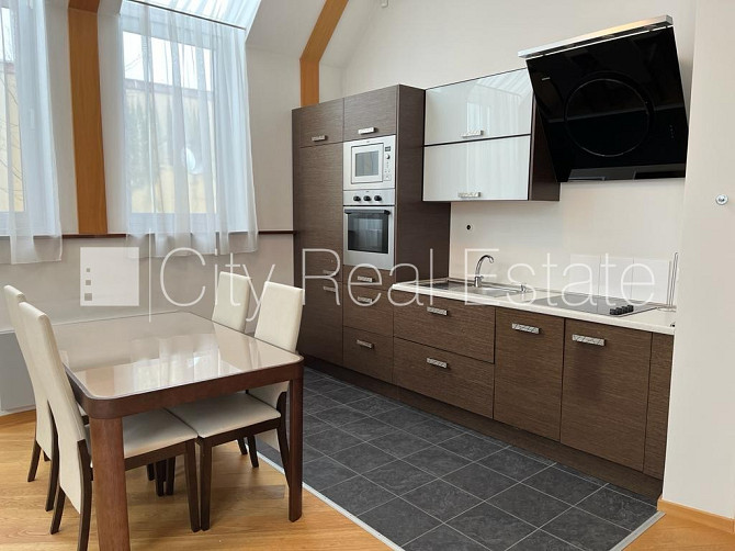 Фасадный дом, реновированный дом, вход с улицы, лифт, лестничная клетка после Рига - изображение 3