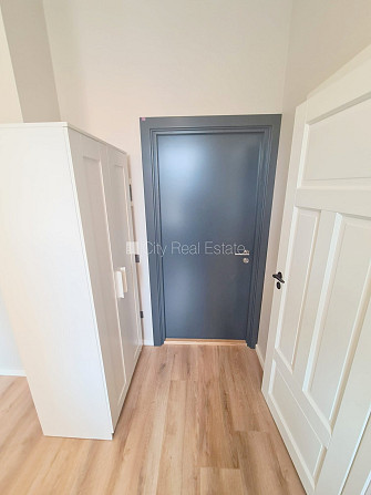 Fasādes māja, renovēta māja, slēgts pagalms, ieeja no pagalma, kāpņu telpa pēc kapitālā Rīga - foto 18