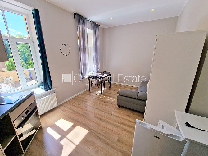 Fasādes māja, renovēta māja, slēgts pagalms, ieeja no pagalma, kāpņu telpa pēc kapitālā Rīga - foto 3