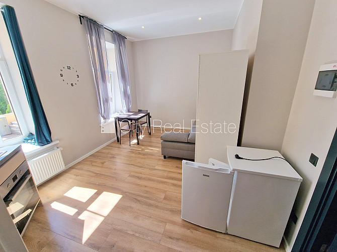 Fasādes māja, renovēta māja, slēgts pagalms, ieeja no pagalma, kāpņu telpa pēc kapitālā Rīga - foto 7