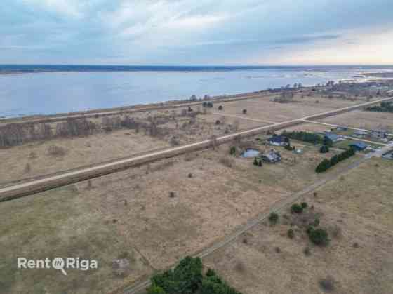 Iegādei tiek piedāvāts 1.22 ha plašs zemesgabals ar izstrādātu detālplānojumu, kas paredz tā sadali  Рижский район