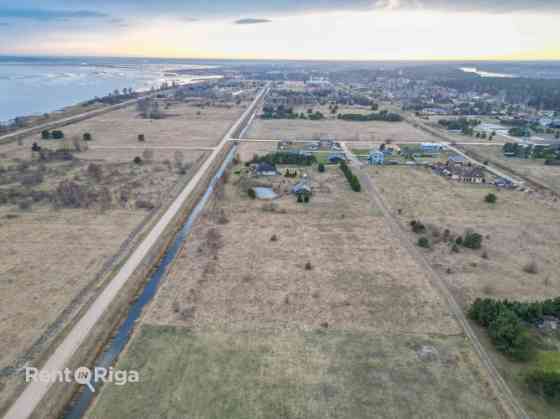 Iegādei tiek piedāvāts 1.22 ha plašs zemesgabals ar izstrādātu detālplānojumu, kas paredz tā sadali  Рижский район