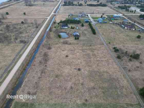 Iegādei tiek piedāvāts 1.22 ha plašs zemesgabals ar izstrādātu detālplānojumu, kas paredz tā sadali  Рижский район