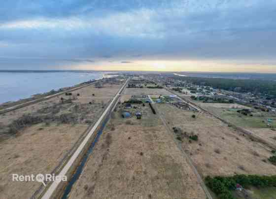 Iegādei tiek piedāvāts 1.22 ha plašs zemesgabals ar izstrādātu detālplānojumu, kas paredz tā sadali  Рижский район