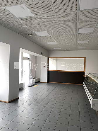 Fasādes māja, viena kvadrātmetra apsaimniekošanas maksa mēnesī  1.6 EUR, ieeja no ielas, logi Rīga - foto 16