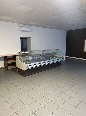 Fasādes māja, viena kvadrātmetra apsaimniekošanas maksa mēnesī  1.6 EUR, ieeja no ielas, logi Rīga - foto 17