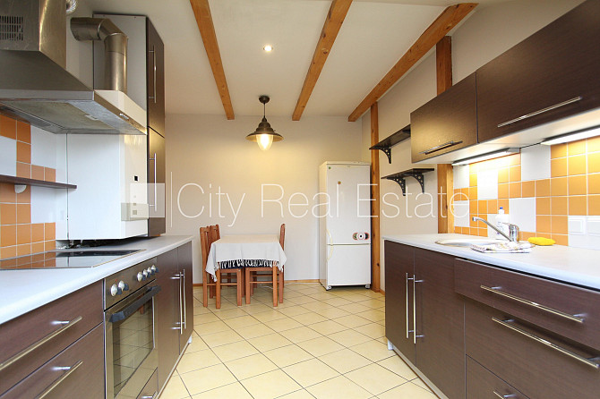 Fasādes māja, ieeja no ielas, mansards, sauna, caurstaigājamas izolētas istabas, augstie Rīga - foto 19