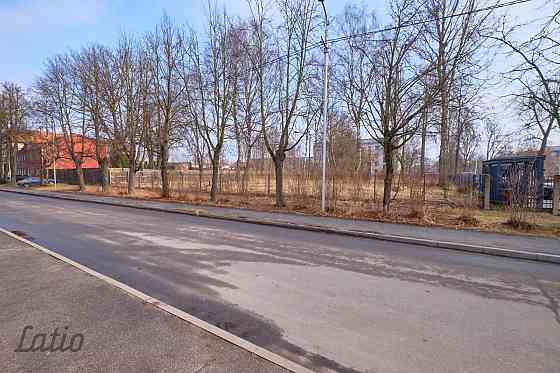 Pārdodu apbūves zemesgabalu Rīgas centra tuvumā.
Pārdošanā perspektīvs apbūves zemesgabals 1997 m pl Rīga