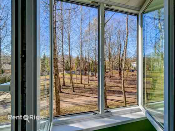 Īrei pieejams 2-istabu dzīvoklis Auru ielā, Imantā - klusā un zaļā rajona daļā.   Dzīvokļa kopējā pl Рига