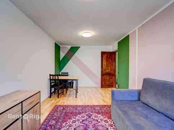 Īrei pieejams 2-istabu dzīvoklis Auru ielā, Imantā - klusā un zaļā rajona daļā.   Dzīvokļa kopējā pl Рига