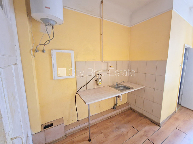 Fasādes māja, renovēta māja, vieta automašīnai, ieeja no ielas un pagalma, kāpņu telpa pēc Rīga - foto 12