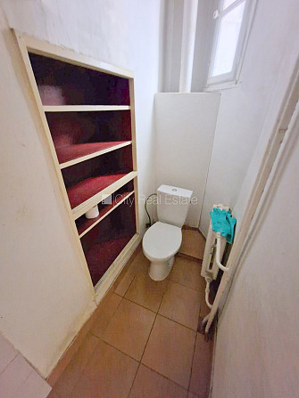 Fasādes māja, renovēta māja, vieta automašīnai, ieeja no ielas un pagalma, kāpņu telpa pēc Rīga - foto 18