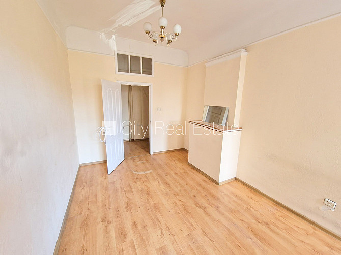 Fasādes māja, renovēta māja, vieta automašīnai, ieeja no ielas un pagalma, kāpņu telpa pēc Rīga - foto 4