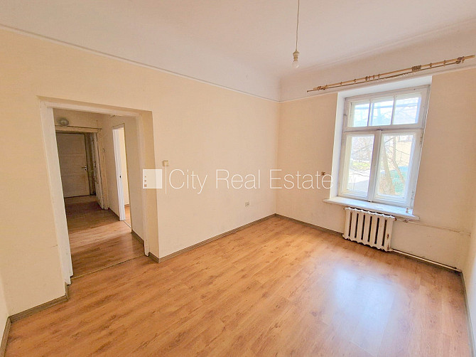 Fasādes māja, renovēta māja, vieta automašīnai, ieeja no ielas un pagalma, kāpņu telpa pēc Rīga - foto 7