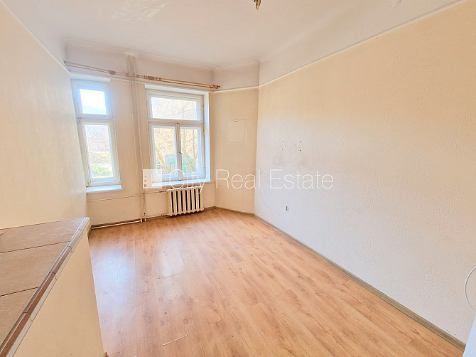 Fasādes māja, renovēta māja, vieta automašīnai, ieeja no ielas un pagalma, kāpņu telpa pēc Rīga - foto 2