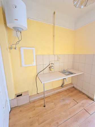 Fasādes māja, renovēta māja, vieta automašīnai, ieeja no ielas un pagalma, kāpņu telpa pēc Rīga - foto 13