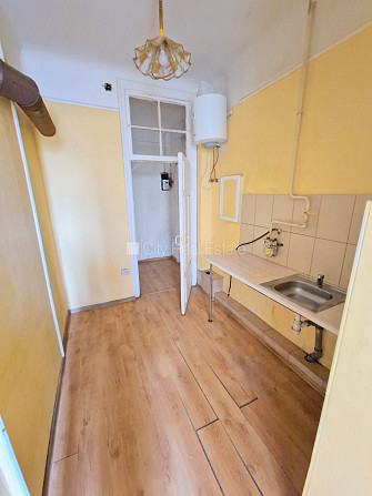 Fasādes māja, renovēta māja, vieta automašīnai, ieeja no ielas un pagalma, kāpņu telpa pēc Rīga - foto 16