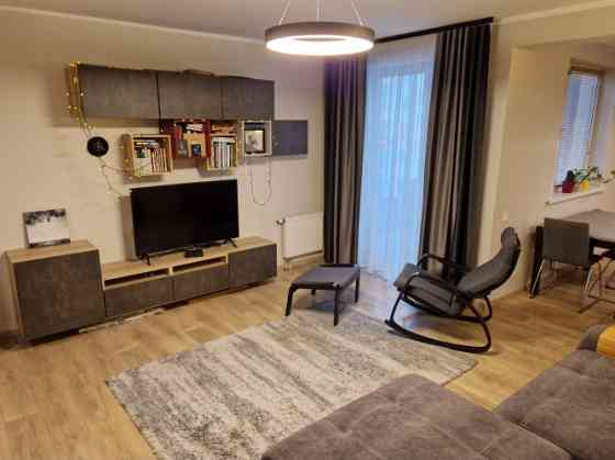 Сдается в долгосрочную аренду уютная, полностью меблированная двухкомнатная Rīga