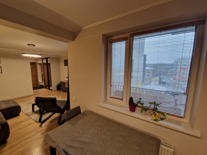 Ilgtermiņā izīrē mājīgu, pilnībā mēbelētu 2-istabu dzīvokli jaunajā projektā Rīga - foto 4