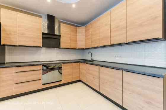 Предлагается просторная, светлая и солнечная 3-комнатная квартира в отличном Rīga