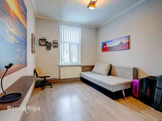 Продаётся уютная и светлая 4-комнатная квартира с ощущением частного дома в Rīga