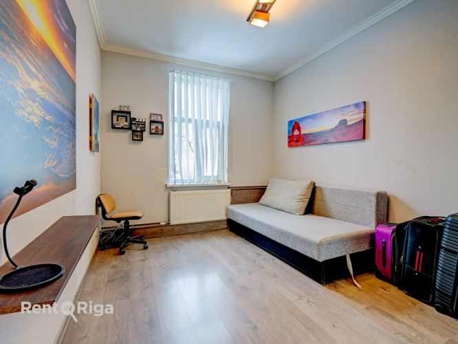 Pārdošanā omulīgs un gaišs 4 istabu dzīvoklis ar privātmājas sajūtu Dzegužkalnā  Ideāla Rīga - foto 1