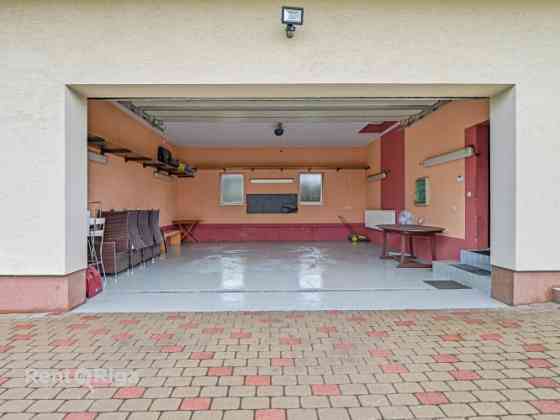 Izīrē privātmāju ar plašu dārza teritoriju!  Ideāla vieta gan mierīgai ikdienas dzīvei, gan viesu uz Rīgas rajons