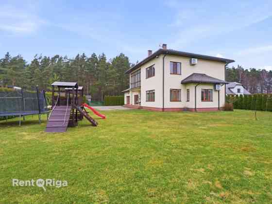 Izīrē privātmāju ar plašu dārza teritoriju!  Ideāla vieta gan mierīgai ikdienas dzīvei, gan viesu uz Rīgas rajons