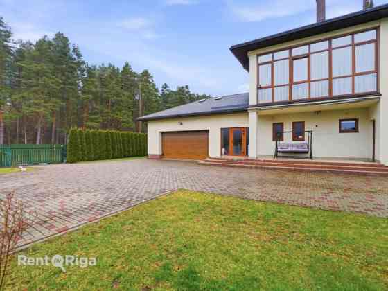 Izīrē privātmāju ar plašu dārza teritoriju!  Ideāla vieta gan mierīgai ikdienas dzīvei, gan viesu uz Rīgas rajons