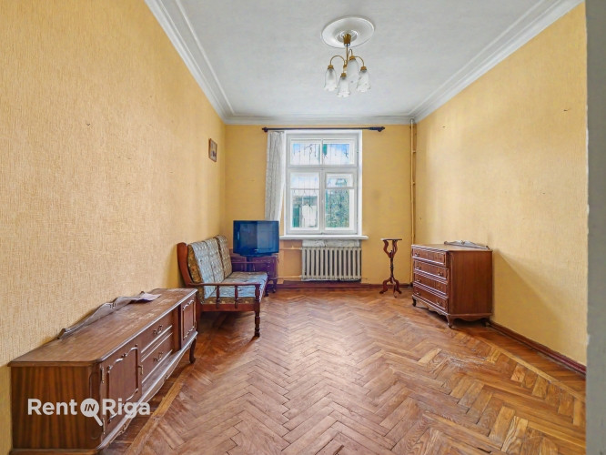 Piedāvājumā dzīvoklis ar autentisku raksturu ēkas pirmajā stāvā, ar logiem uz klusu Rīga - foto 5