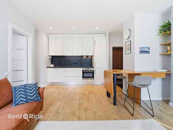 Сдается в аренду практичная и современная 2-комнатная квартира в центре Риги. Rīga