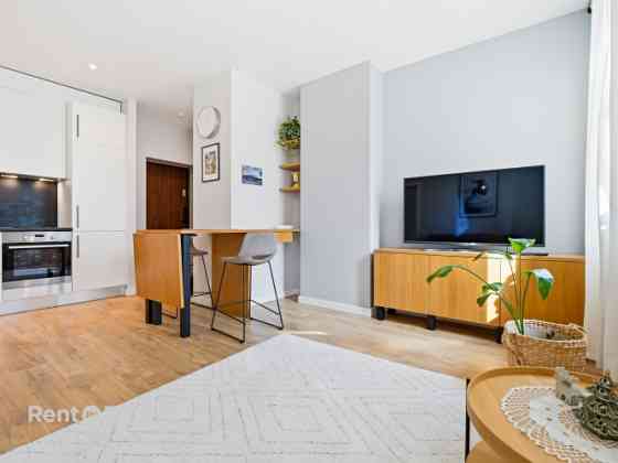 Сдается в аренду практичная и современная 2-комнатная квартира в центре Риги. Rīga