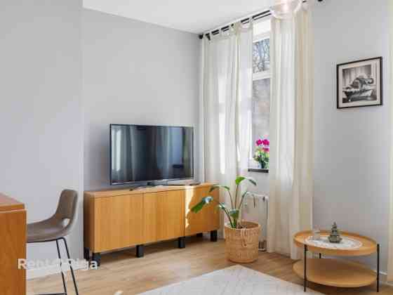 Сдается в аренду практичная и современная 2-комнатная квартира в центре Риги. Rīga