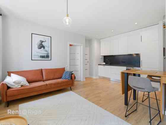 Сдается в аренду практичная и современная 2-комнатная квартира в центре Риги. Rīga