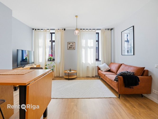 Īrei pieejams praktisks un mūsdienīgs 2-istabu dzīvoklis Rīgas centrā.  Dzīvoklim ir Rīga - foto 7