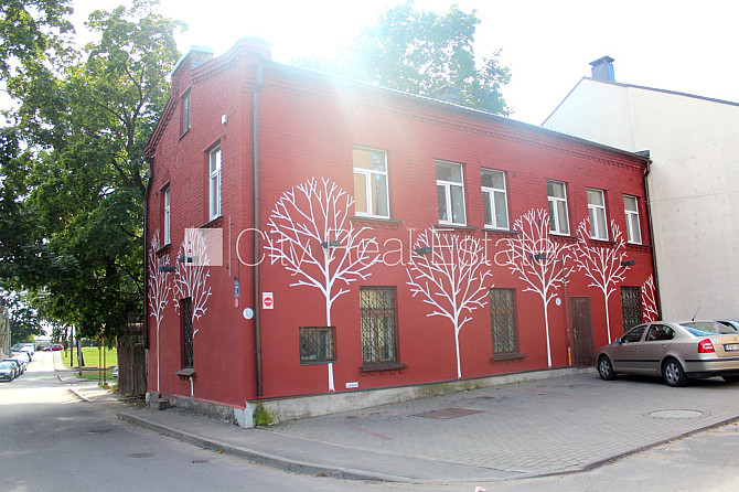 Fasādes māja, vieta vairākām automašīnām, līdz bērnu spēļu laukumam 50 m, logi vērsti Rīga - foto 1