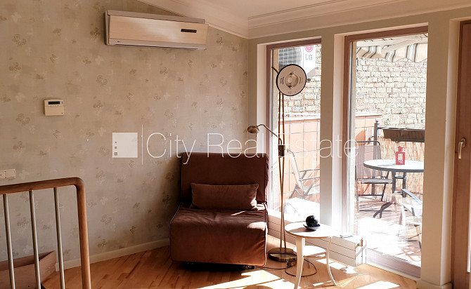 Fasādes māja, labiekārtots apzaļumots pagalms, bezmaksas stāvvieta pagalmā, beletāža, logi Rīga - foto 15