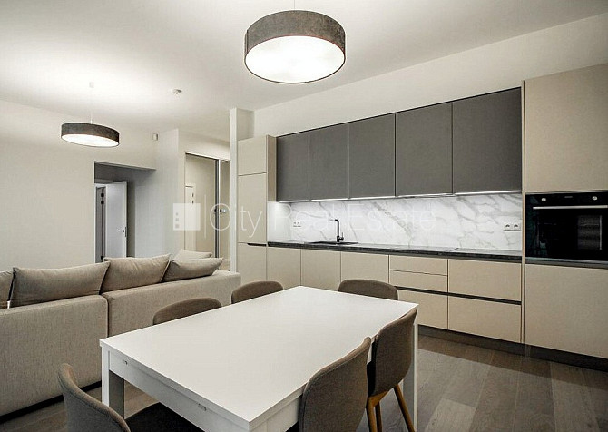 Новостройка, благоустроенная озеленённая территория, подъездная дорога покрыта Юрмала - изображение 6