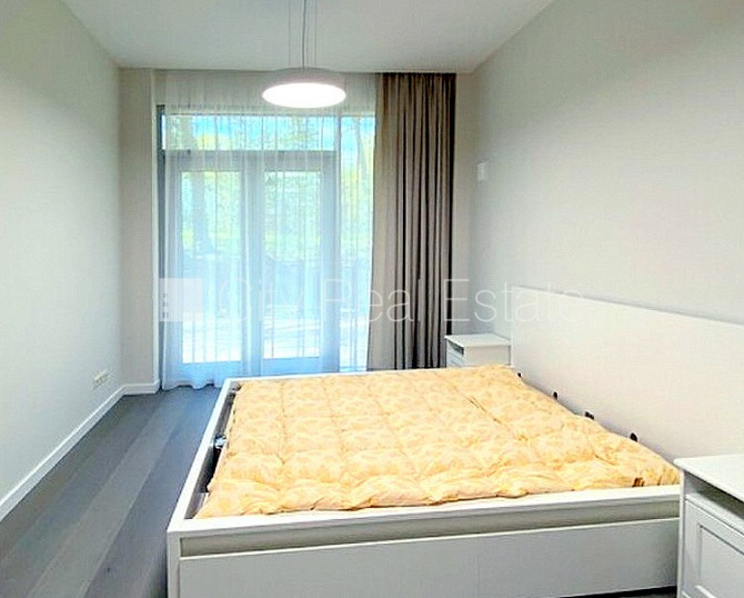 Новостройка, благоустроенная озеленённая территория, подъездная дорога покрыта Юрмала - изображение 8