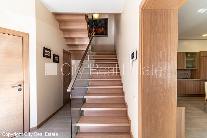 Fasādes māja, slēgts pagalms, vieta automašīnai, ieeja no ielas, ir lifts, kāpņu telpa pēc Rīga - foto 17