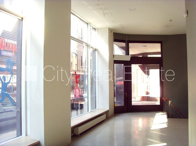 Fasādes māja, slēgts pagalms, ieeja no ielas, logi vērsti uz pagalma pusi, logi vērsti uz Rīga - foto 10