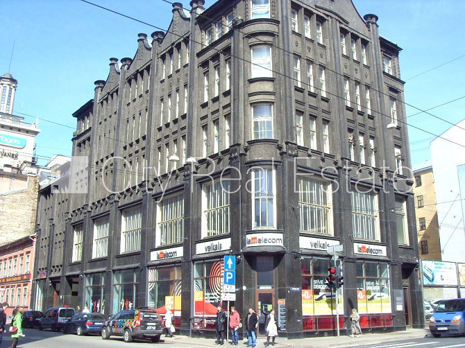 Fasādes māja, slēgts pagalms, ieeja no ielas, logi vērsti uz pagalma pusi, logi vērsti uz Rīga - foto 1