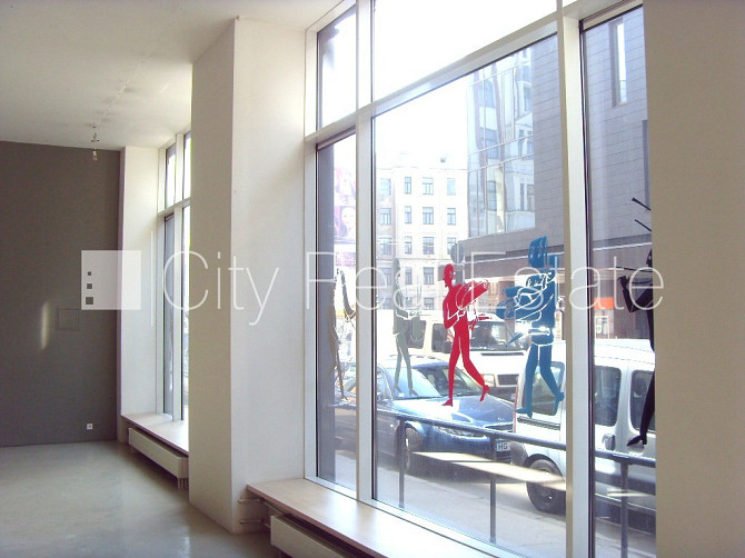 Fasādes māja, slēgts pagalms, ieeja no ielas, logi vērsti uz pagalma pusi, logi vērsti uz Rīga - foto 8