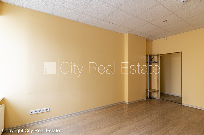 Фасадный дом, места для нескольких машин, до детской игровой площадки 50 м, окна Рига - изображение 18